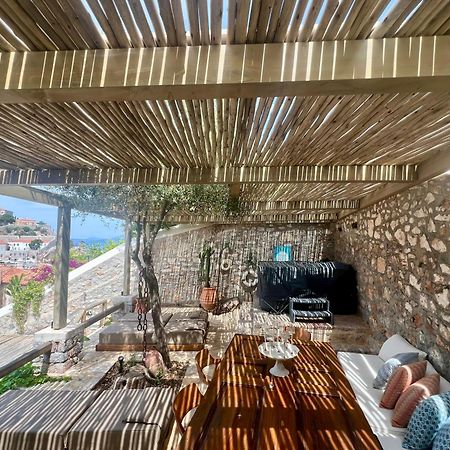 Portadelmare Deluxe Suites Hydra  Exteriör bild