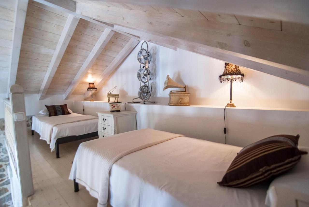 Portadelmare Deluxe Suites Hydra  Exteriör bild
