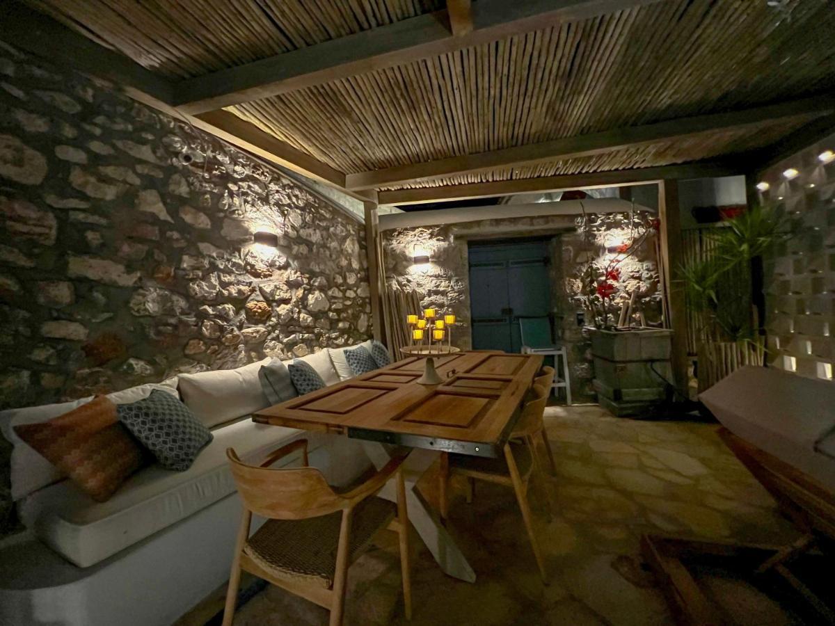 Portadelmare Deluxe Suites Hydra  Exteriör bild