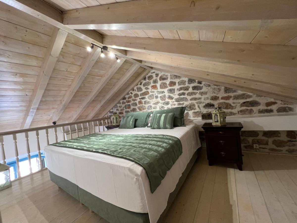 Portadelmare Deluxe Suites Hydra  Exteriör bild
