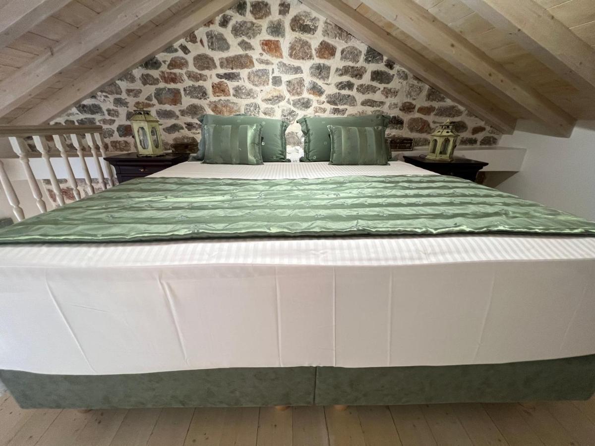 Portadelmare Deluxe Suites Hydra  Exteriör bild