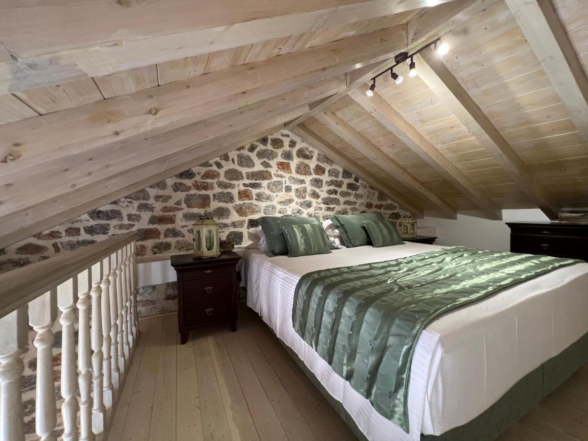 Portadelmare Deluxe Suites Hydra  Exteriör bild
