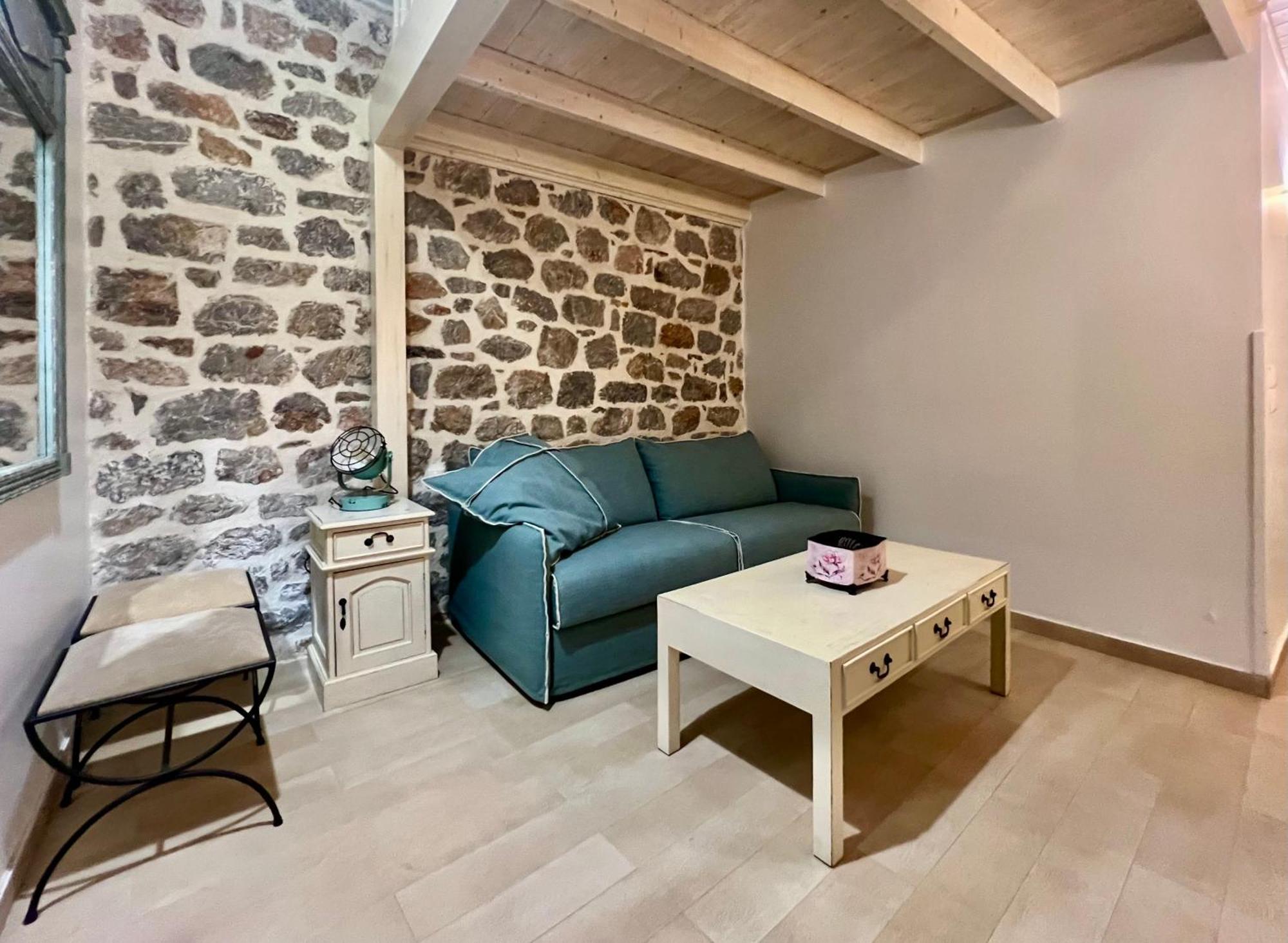 Portadelmare Deluxe Suites Hydra  Exteriör bild